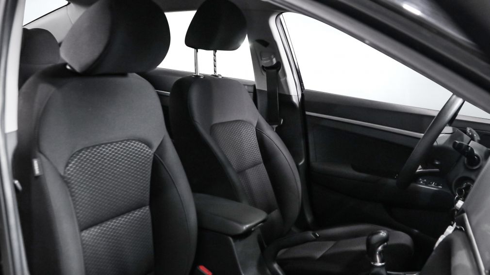 Hyundai Elantra Essential 2020 d&rsquo;occasion à vendre - 21