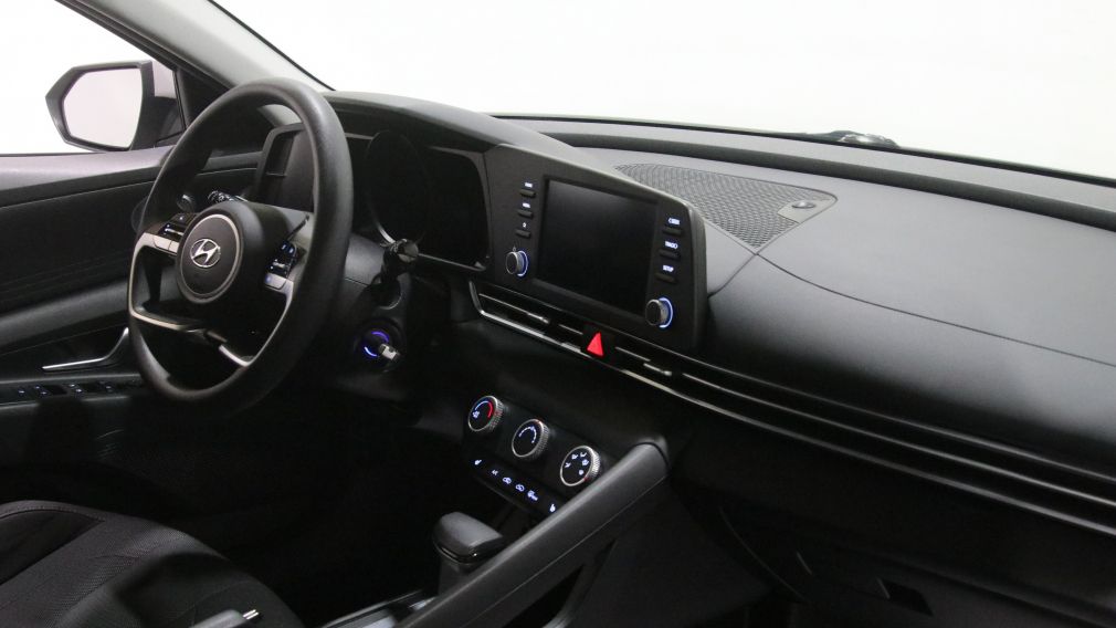 Hyundai Elantra Essential 2022 d&rsquo;occasion à vendre - 23