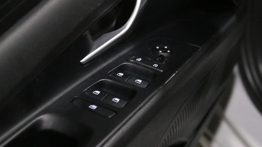 Hyundai Elantra Essential 2022 d&rsquo;occasion à vendre - 11