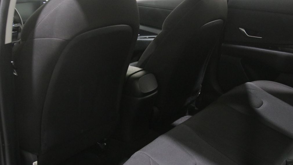 Hyundai Elantra Essential 2022 d&rsquo;occasion à vendre - 19