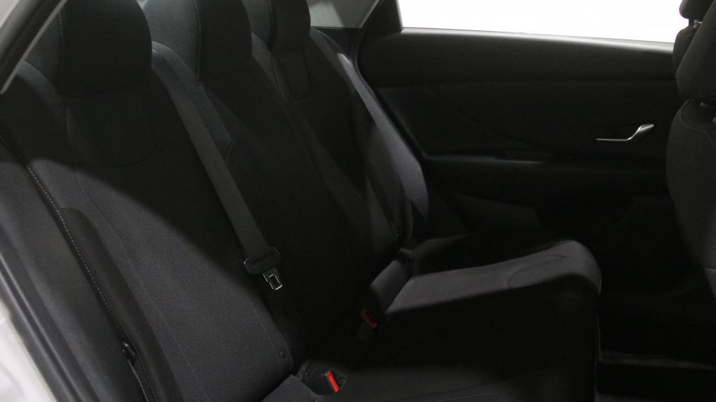 Hyundai Elantra Essential 2022 d&rsquo;occasion à vendre - 21