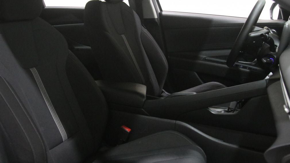 Hyundai Elantra Essential 2022 d&rsquo;occasion à vendre - 22