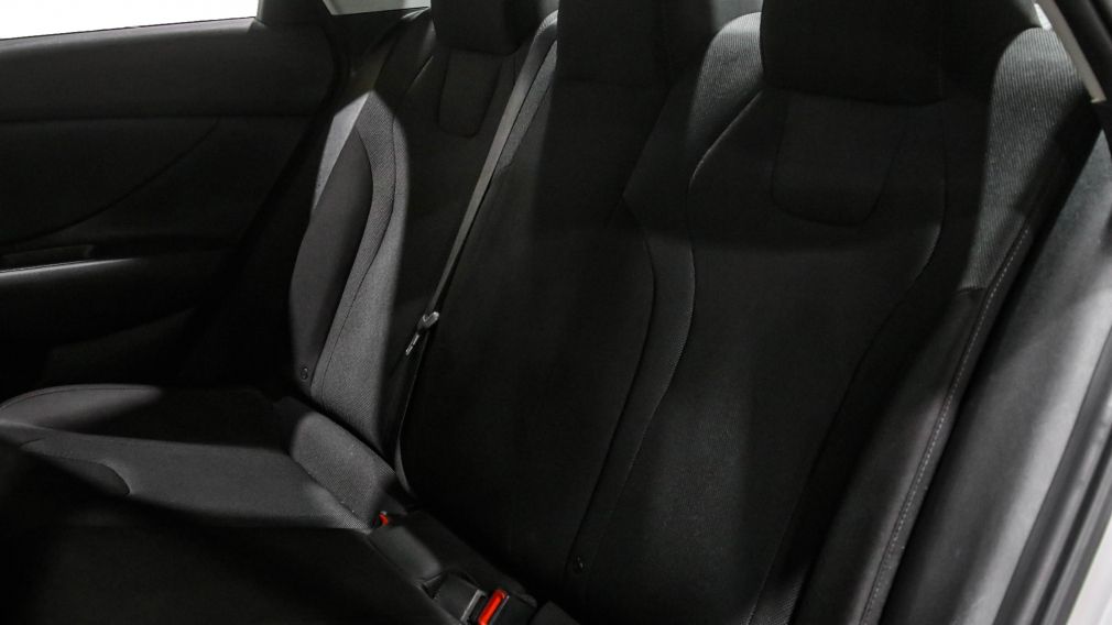 Hyundai Elantra Essential 2022 d&rsquo;occasion à vendre - 20