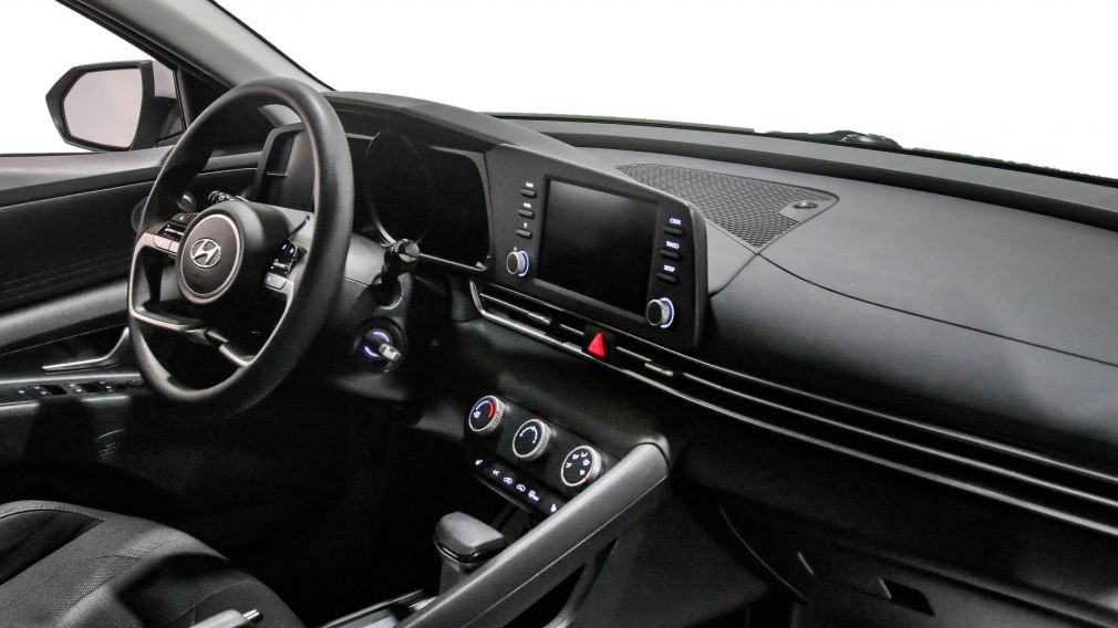 Hyundai Elantra Essential 2022 d&rsquo;occasion à vendre - 22
