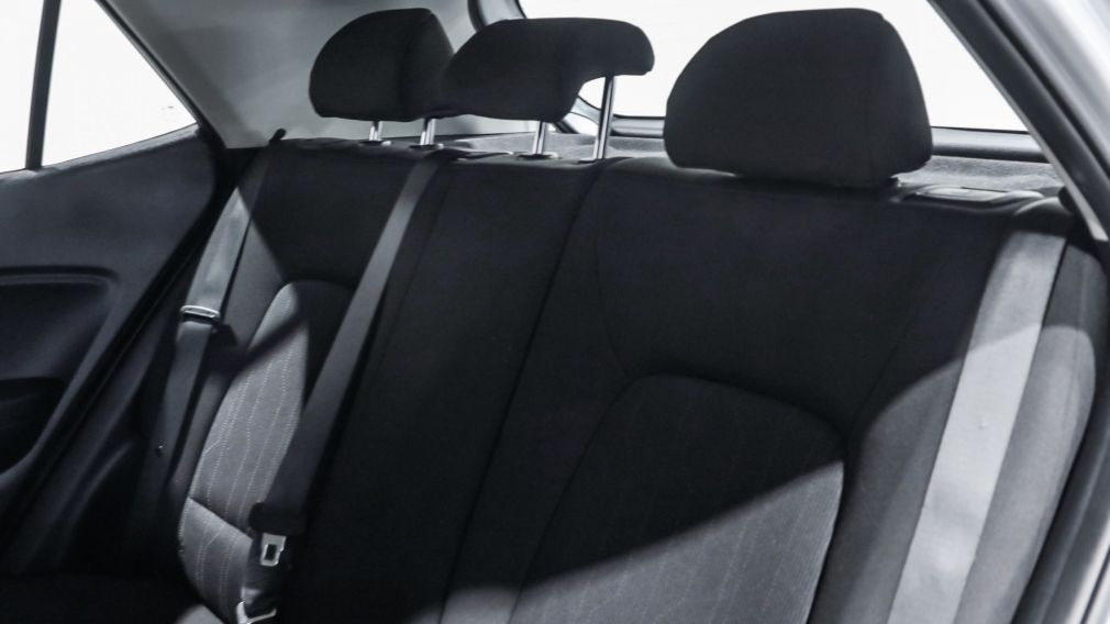 Hyundai Venue Essential 2021 d&rsquo;occasion à vendre - 18