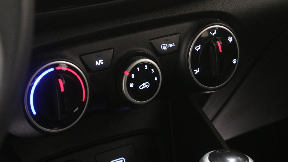 Hyundai Venue Essential 2021 d&rsquo;occasion à vendre - 18