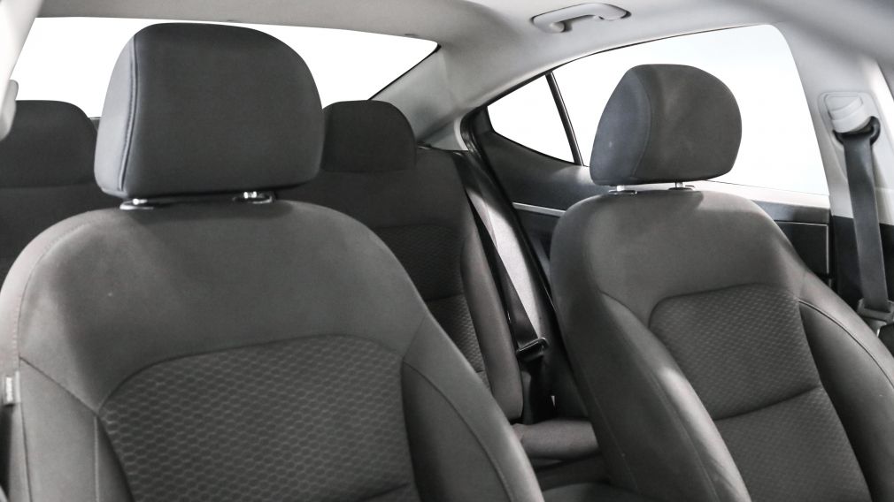 Hyundai Elantra Preferred w/Sun & Safety Package 2020 d&rsquo;occasion à vendre - 22