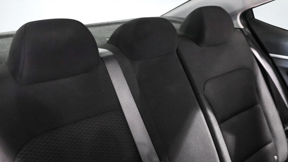 Hyundai Elantra Preferred w/Sun & Safety Package 2020 d&rsquo;occasion à vendre - 24