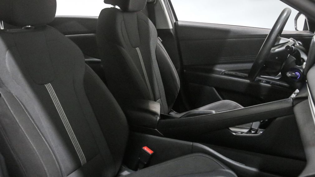 Hyundai Elantra Essential 2021 d&rsquo;occasion à vendre - 24