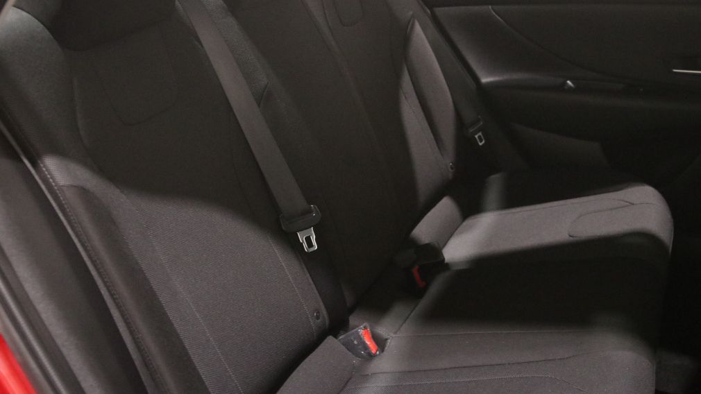 Hyundai Elantra Essential 2021 d&rsquo;occasion à vendre - 21