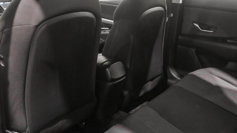 Hyundai Elantra Essential 2021 d&rsquo;occasion à vendre - 19