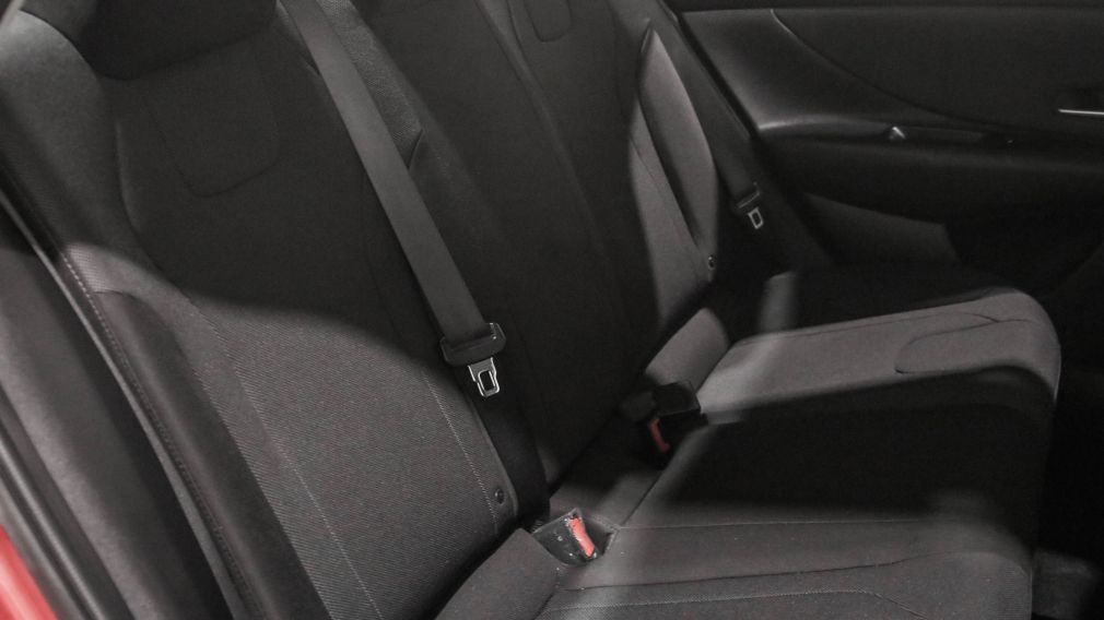 Hyundai Elantra Essential 2021 d&rsquo;occasion à vendre - 21