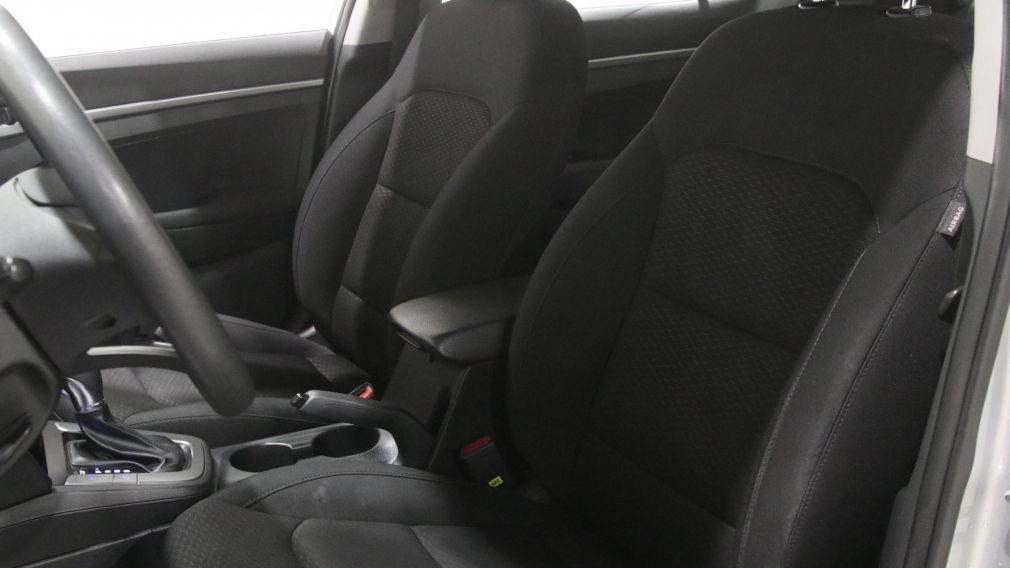 Hyundai Elantra Essential 2019 d&rsquo;occasion à vendre - 10