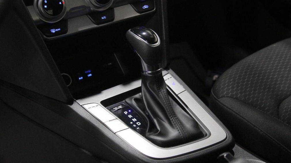 Hyundai Elantra Essential 2019 d&rsquo;occasion à vendre - 17