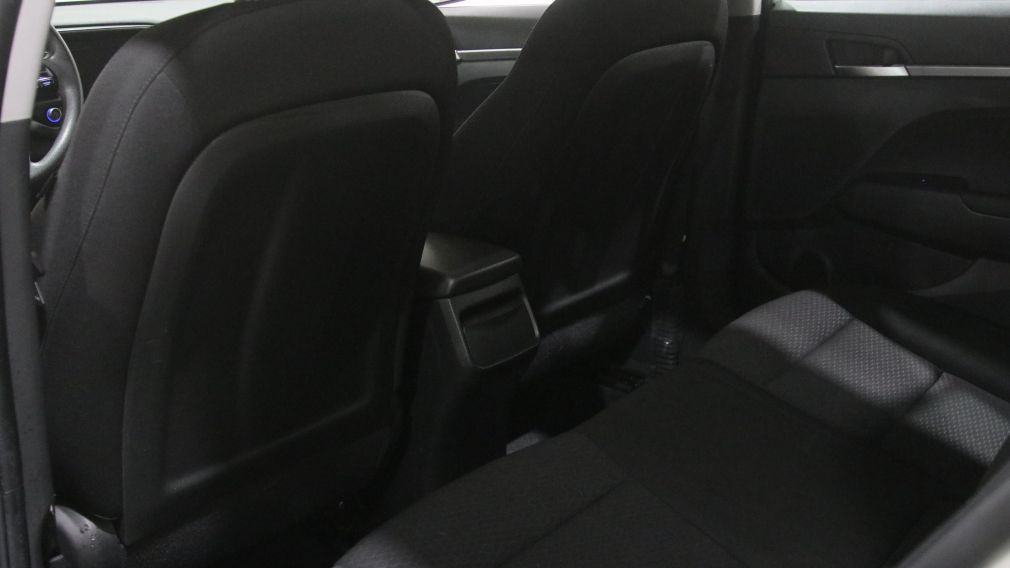 Hyundai Elantra Essential 2019 d&rsquo;occasion à vendre - 18