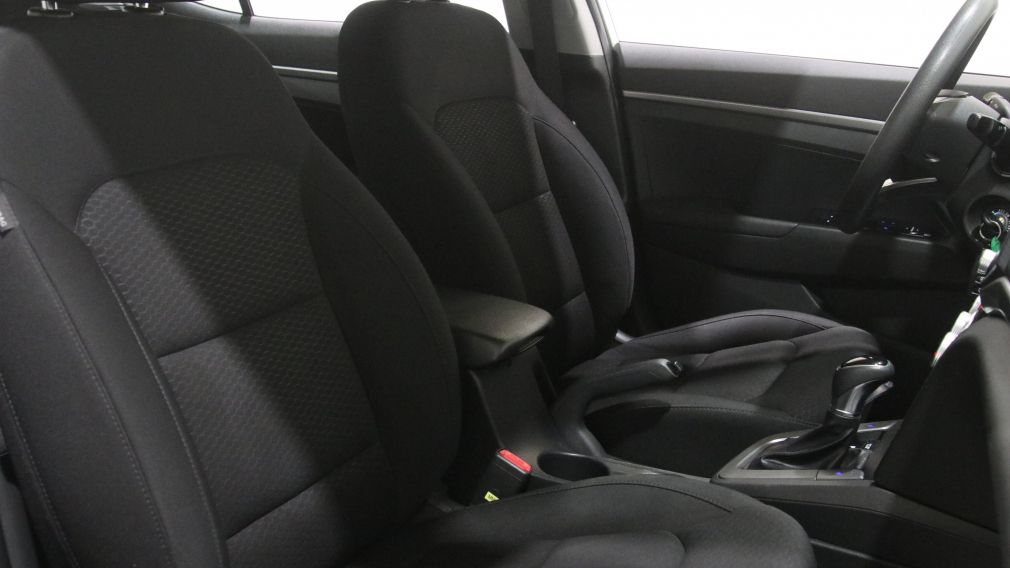 Hyundai Elantra Essential 2019 d&rsquo;occasion à vendre - 21