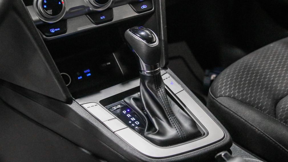 Hyundai Elantra Essential 2019 d&rsquo;occasion à vendre - 17