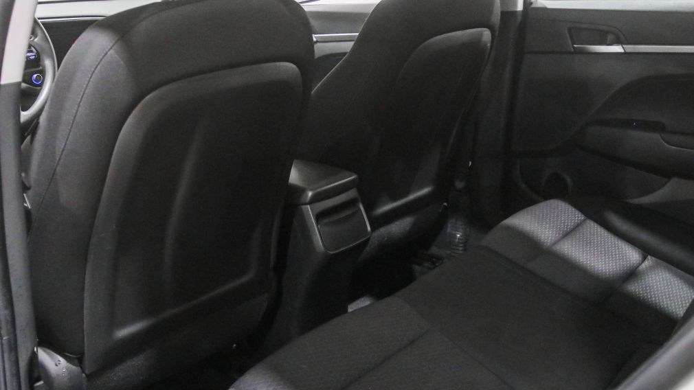 Hyundai Elantra Essential 2019 d&rsquo;occasion à vendre - 18