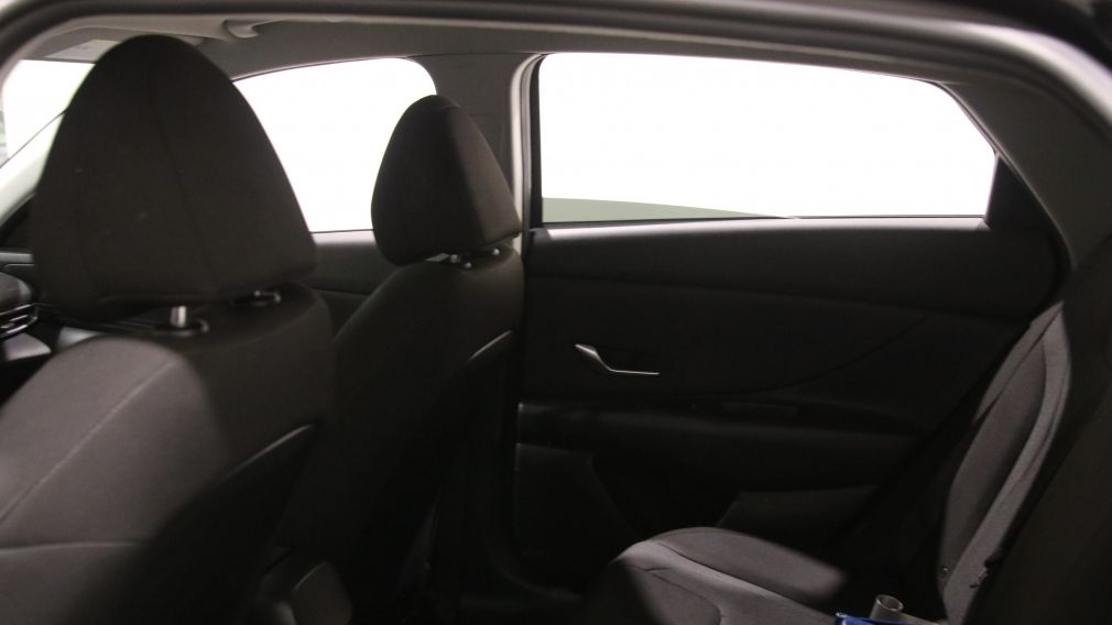 Hyundai Elantra Essential 2024 d&rsquo;occasion à vendre - 18