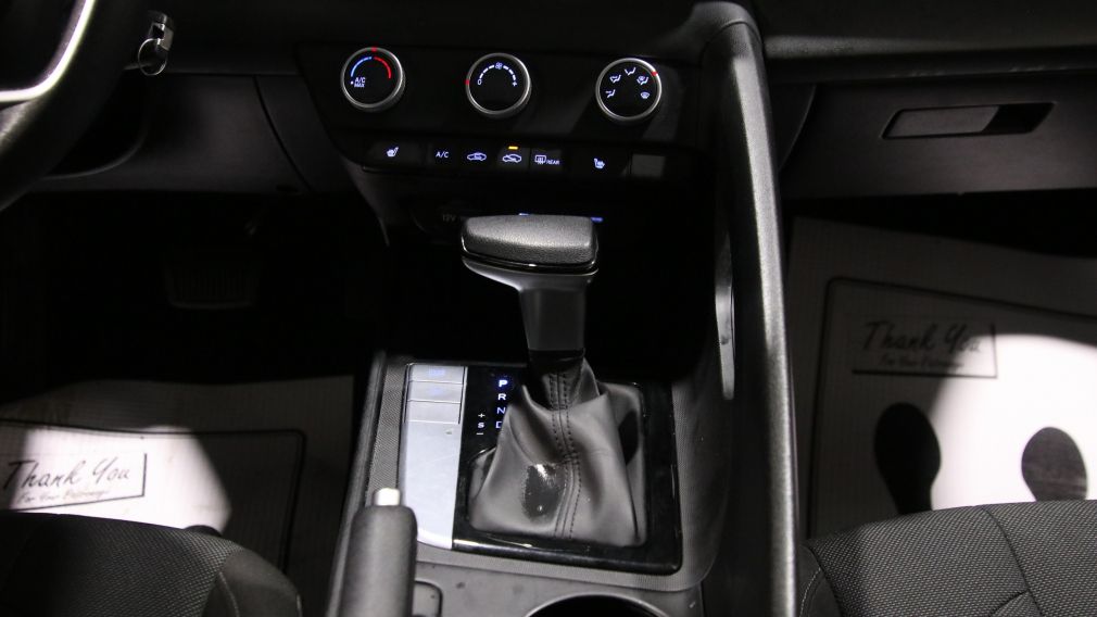 Hyundai Elantra Essential 2024 d&rsquo;occasion à vendre - 16