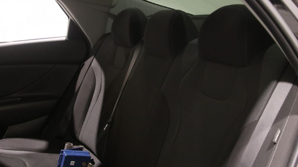 Hyundai Elantra Essential 2024 d&rsquo;occasion à vendre - 19