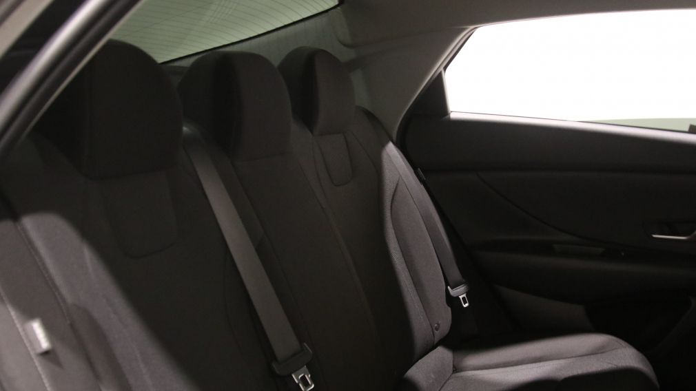 Hyundai Elantra Essential 2024 d&rsquo;occasion à vendre - 21