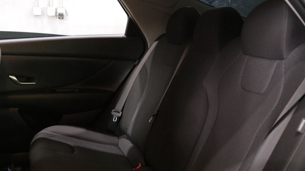 Hyundai Elantra Essential 2025 d&rsquo;occasion à vendre - 17