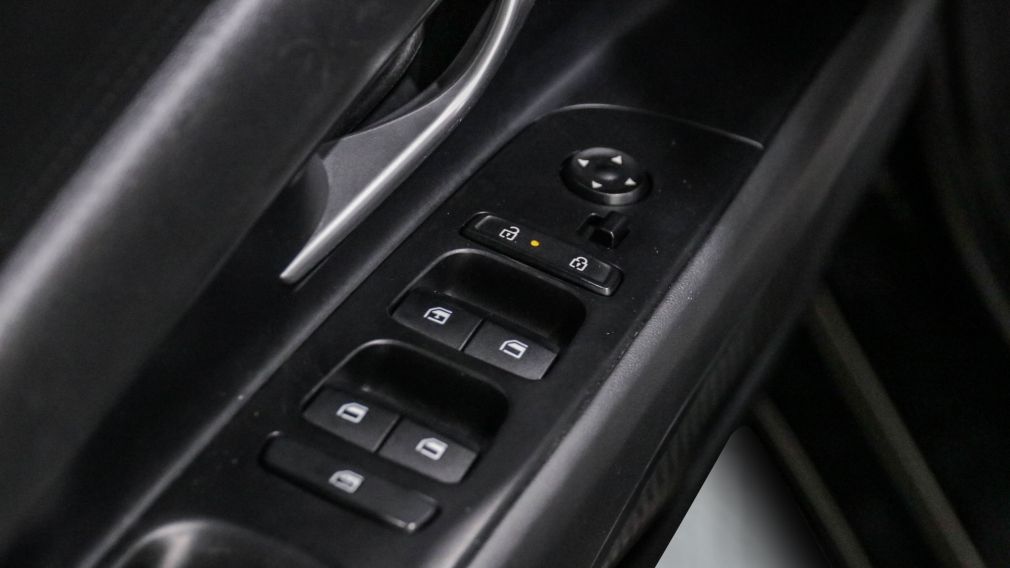 Hyundai Elantra Essential 2025 d&rsquo;occasion à vendre - 9