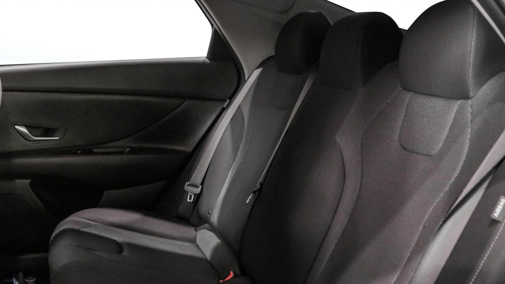 Hyundai Elantra Essential 2025 d&rsquo;occasion à vendre - 17