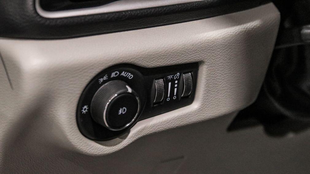 Chrysler Pacifica Touring L 2023 d&rsquo;occasion à vendre - 12