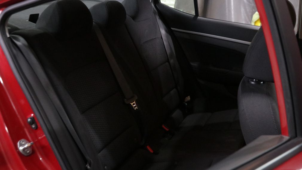 Hyundai Elantra Essential 2020 d&rsquo;occasion à vendre - 21