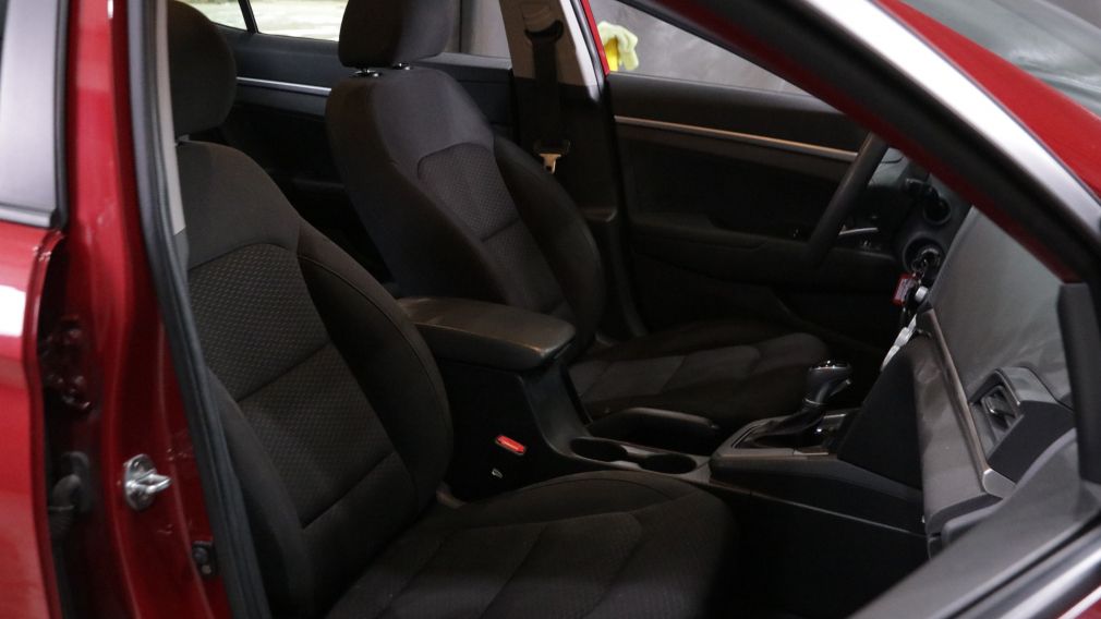 Hyundai Elantra Essential 2020 d&rsquo;occasion à vendre - 23