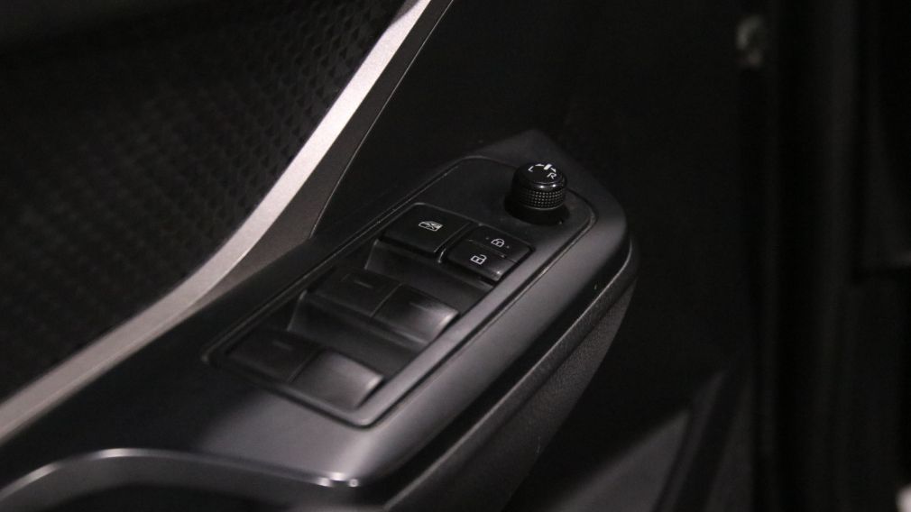 Toyota C-HR LE 2021 d&rsquo;occasion à vendre - 11