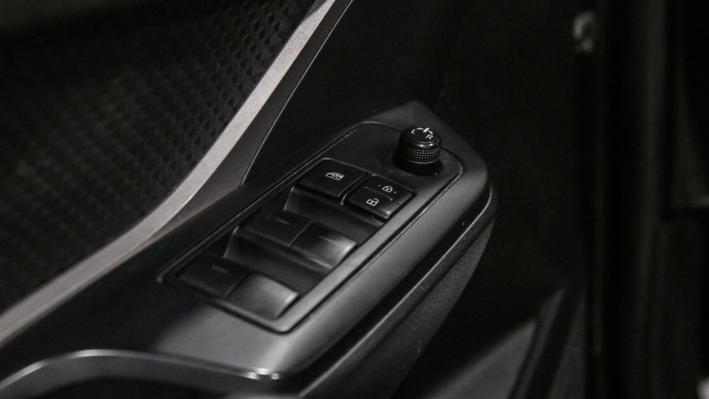 Toyota C-HR LE 2021 d&rsquo;occasion à vendre - 11