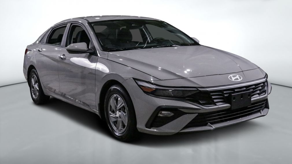 Hyundai Elantra Essential 2024 d&rsquo;occasion à vendre - 1