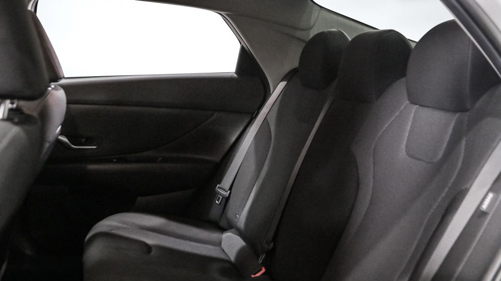 Hyundai Elantra Essential 2024 d&rsquo;occasion à vendre - 17