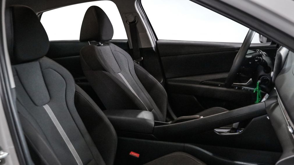 Hyundai Elantra Essential 2024 d&rsquo;occasion à vendre - 21