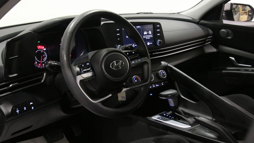 Hyundai Elantra Essential 2022 d&rsquo;occasion à vendre - 9
