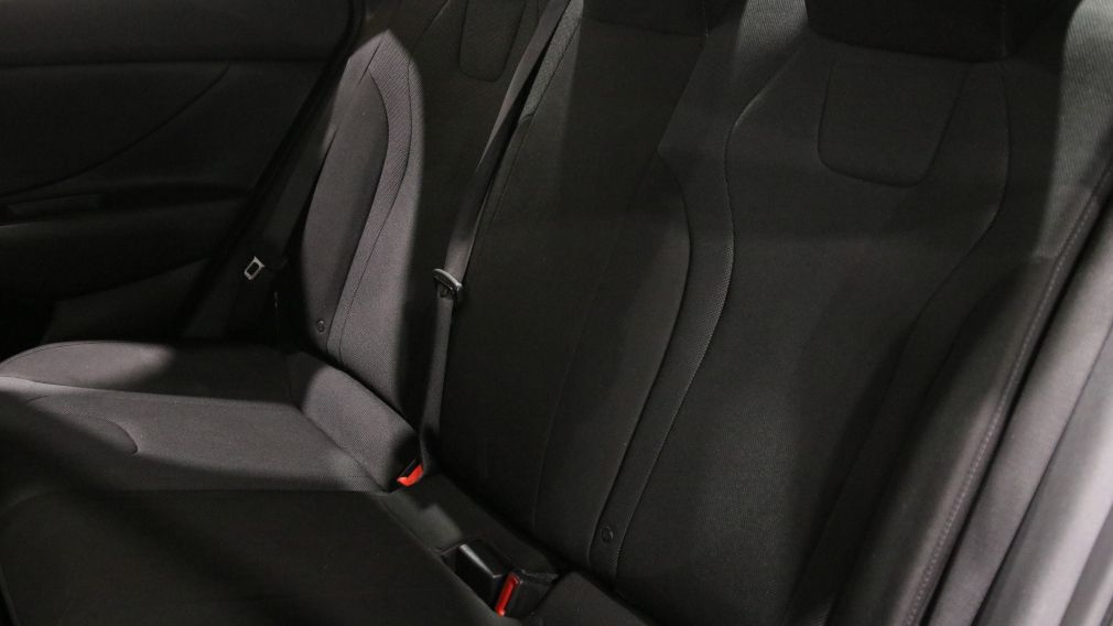 Hyundai Elantra Essential 2022 d&rsquo;occasion à vendre - 20