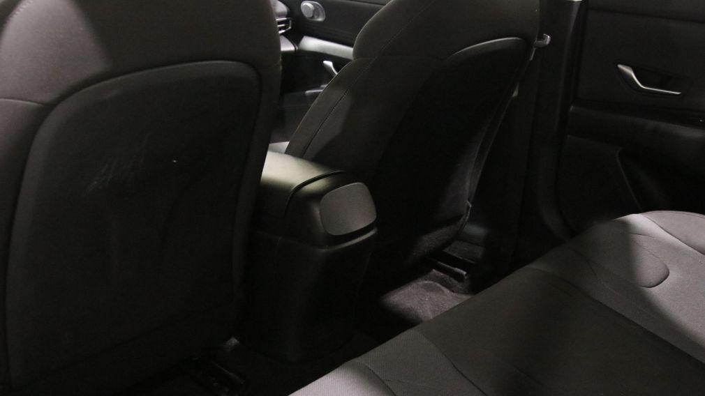 Hyundai Elantra Essential 2022 d&rsquo;occasion à vendre - 19