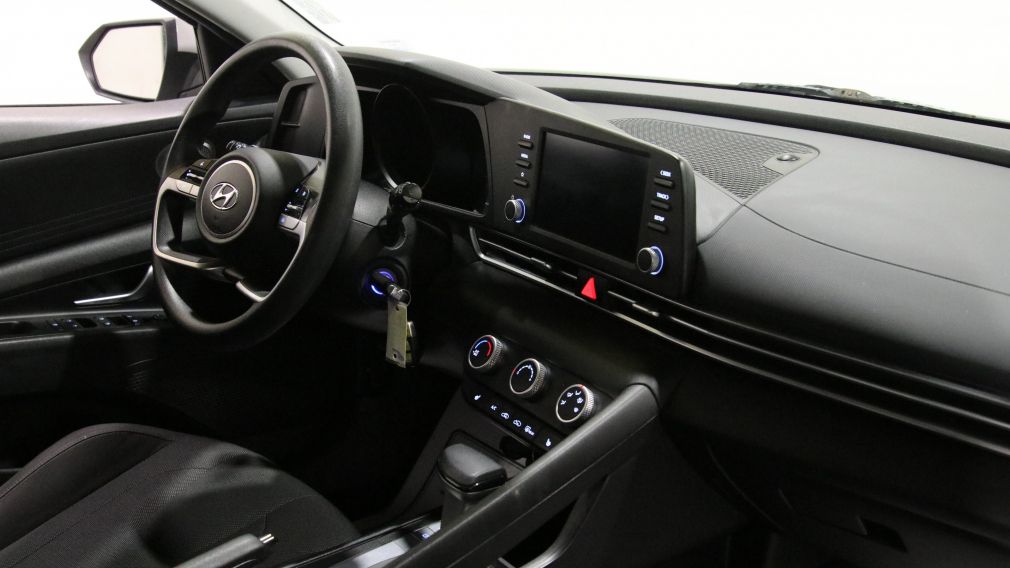 Hyundai Elantra Essential 2022 d&rsquo;occasion à vendre - 23