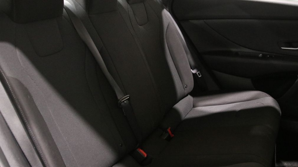 Hyundai Elantra Essential 2022 d&rsquo;occasion à vendre - 21