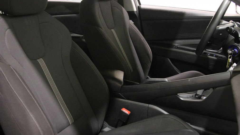 Hyundai Elantra Essential 2022 d&rsquo;occasion à vendre - 22