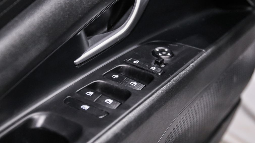 Hyundai Elantra Essential 2022 d&rsquo;occasion à vendre - 11