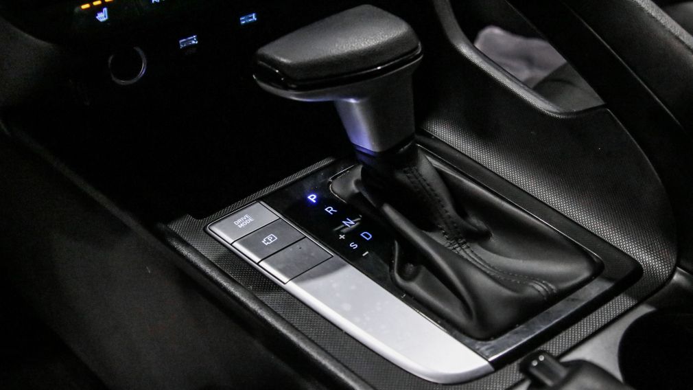 Hyundai Elantra Essential 2022 d&rsquo;occasion à vendre - 18