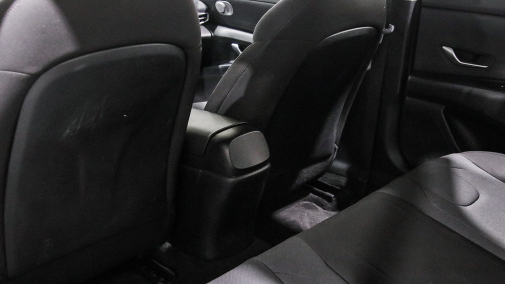 Hyundai Elantra Essential 2022 d&rsquo;occasion à vendre - 19