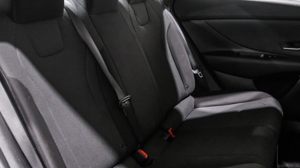 Hyundai Elantra Essential 2022 d&rsquo;occasion à vendre - 21