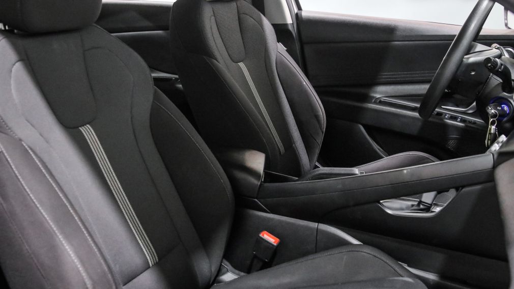 Hyundai Elantra Essential 2022 d&rsquo;occasion à vendre - 22