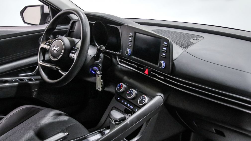 Hyundai Elantra Essential 2022 d&rsquo;occasion à vendre - 23