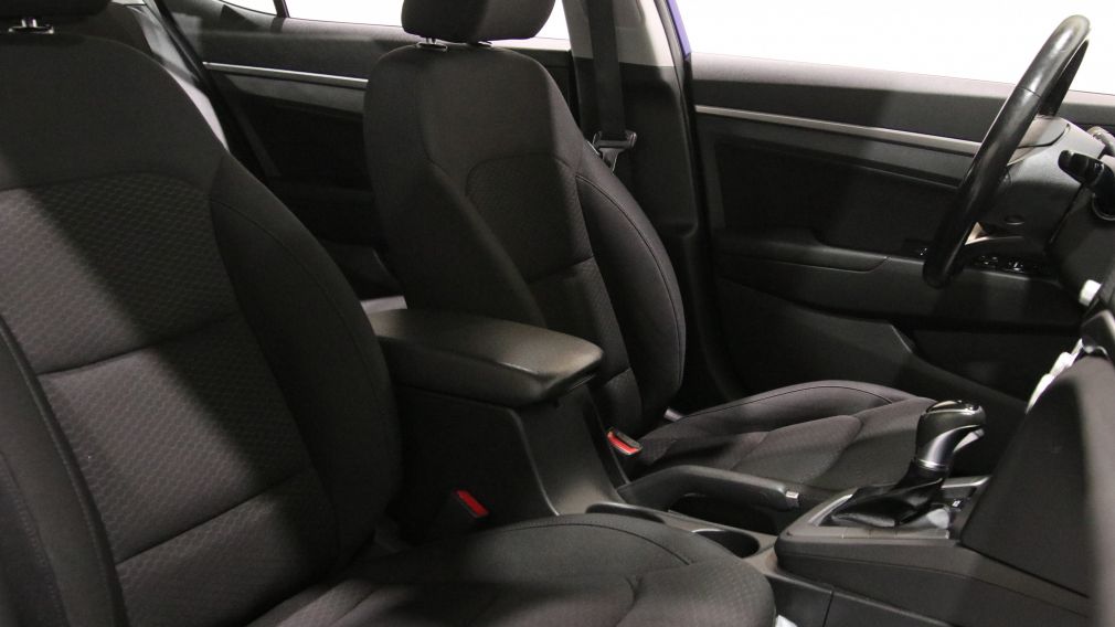 Hyundai Elantra Preferred w/Sun & Safety Package 2020 d&rsquo;occasion à vendre - 22
